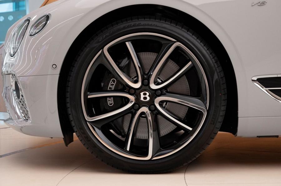 Колеса Bentley Continental GT 2020 года  (UAE) (фото 5 из 10)